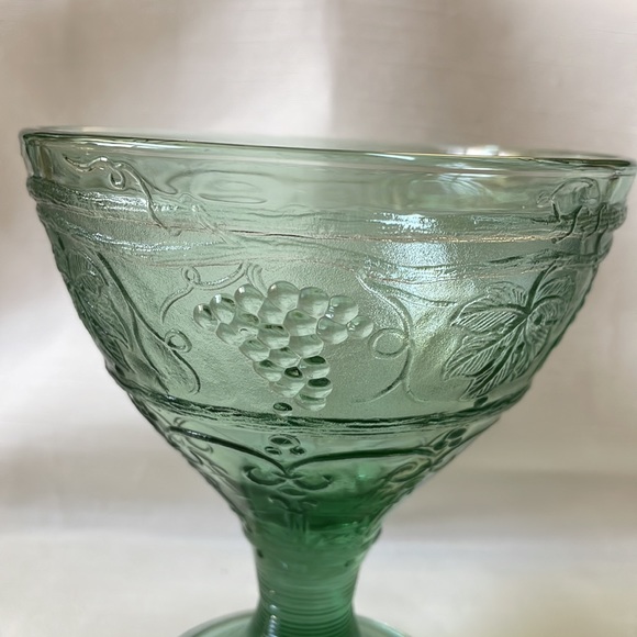 Arcoroc France in Minos Jade grape pattern compote or dessert footed glass bowl - Picture 3 of 8